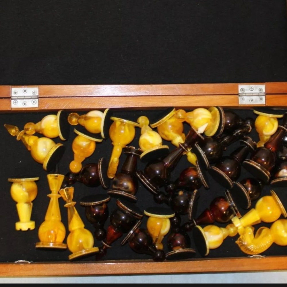 Baltic Sea Amber Vintage Chess Gift Set - Picture 3 of 11